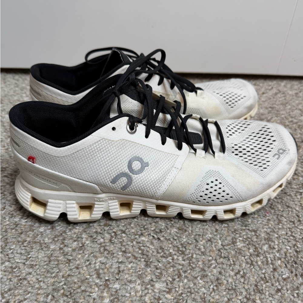 On Cloud Helion Cloudtec White Running Athletic Shoes Women Size 8.5
